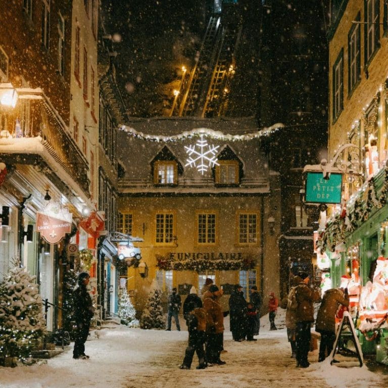 Snowy Québec City by funicular